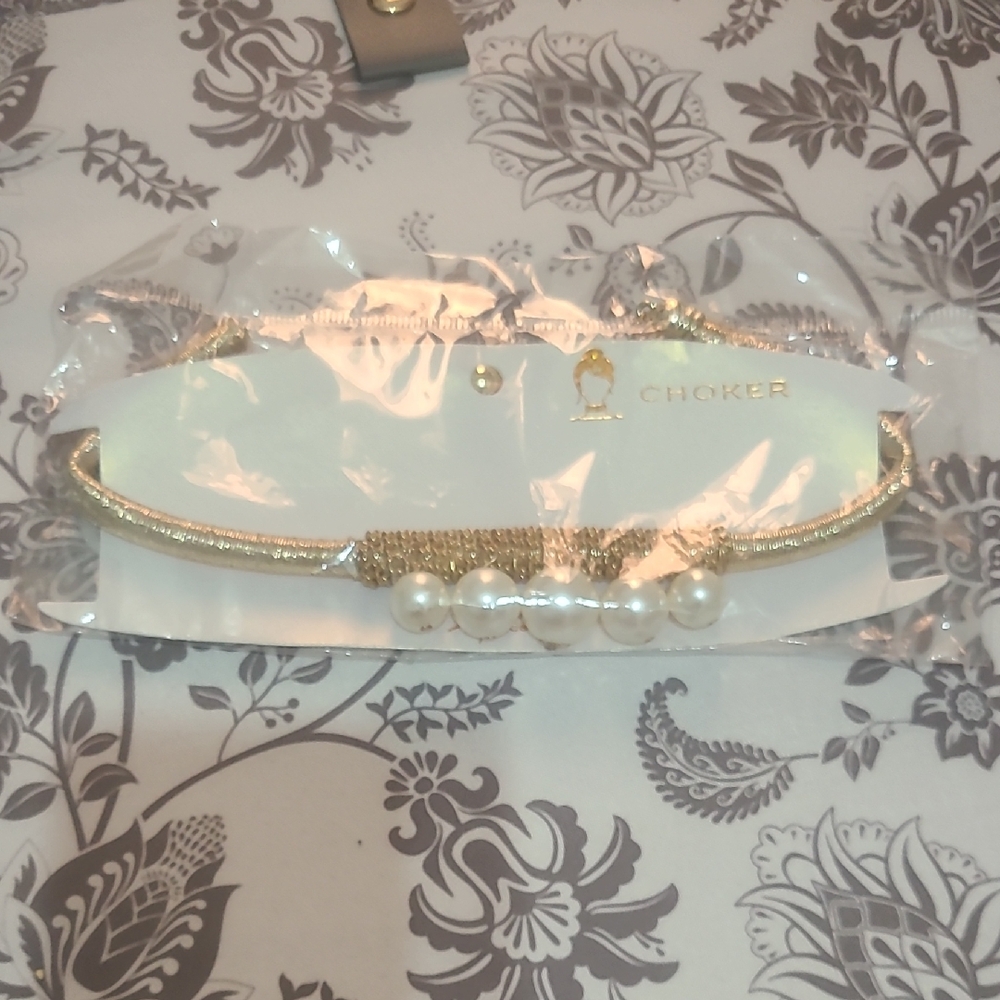 Gold and Pearl Choker Necklace